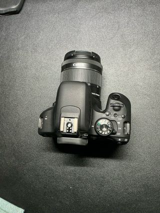 Canon EOS 800D + Lente 18-55mm + Accesorios