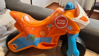 Moto infantil Infant Planet. Nueva! Nunca usada.