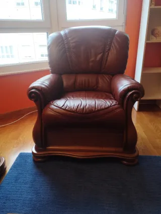 Sofá 3 plazas y 2 sillones cuero madera