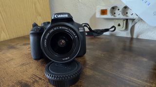 Canon EOS 4000D + Objetivo EF-S 18-55mm III