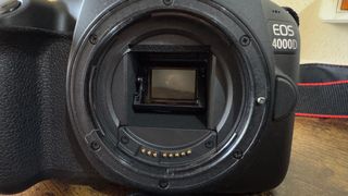 Canon EOS 4000D + Objetivo EF-S 18-55mm III