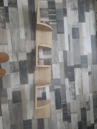 Estantería moderna de madera