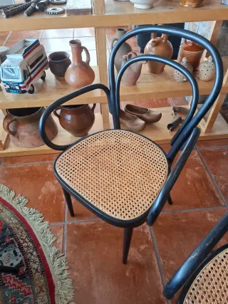 4 cadires 140, 2 butaques 90 i  1 balancí 95 euros