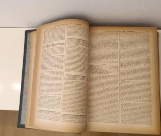 Antiguo libro jurídico original de 1895 – España