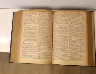 Antiguo libro jurídico original de 1895 – España