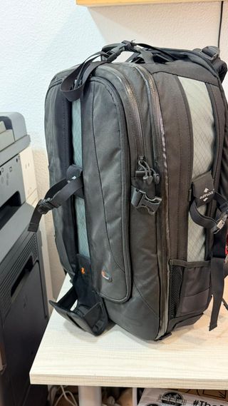 Panasonic AG-UX180 4K Leica + Lowepro