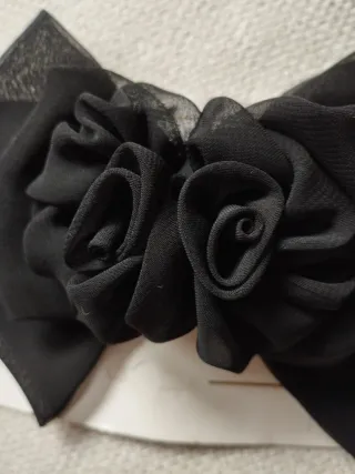 Pasador gasa lazo flores negro