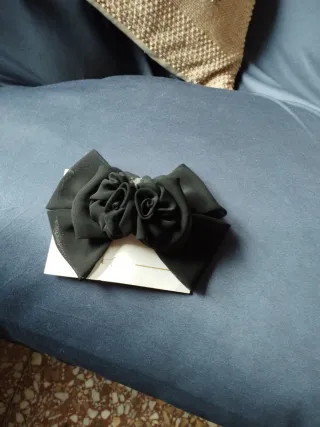 Pasador gasa lazo flores negro