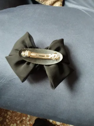 Pasador gasa lazo flores negro