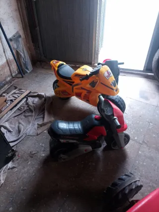 Moto infantil de juguete