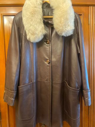 Chaquetón de piel marrón