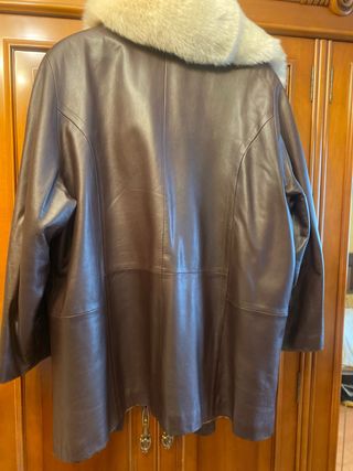 Chaquetón de piel marrón