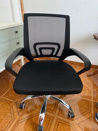 Silla de estudio con ruedas negra
