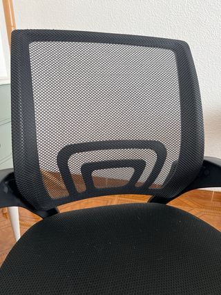 Silla de estudio con ruedas negra