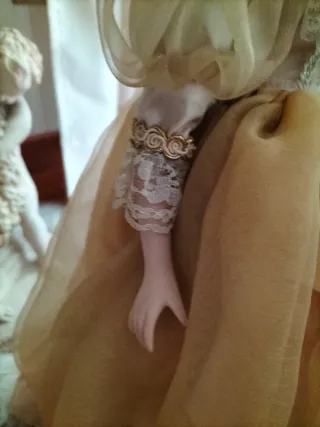 Bambola di porcellana vintage