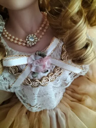 Bambola di porcellana vintage