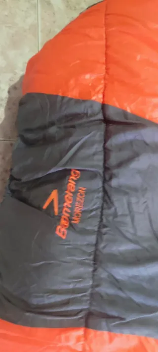 Saco de dormir Boomerang naranja y gris