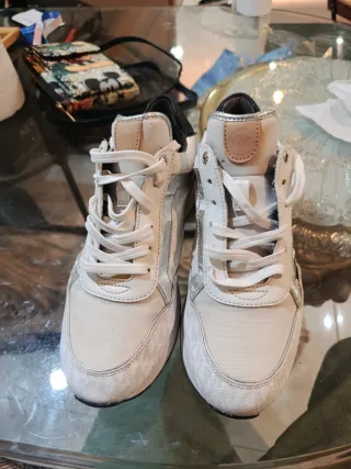 Zapatillas Michael Kors Plata y Blanco