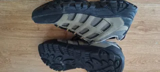 Zapatos de trabajo negros y verdes