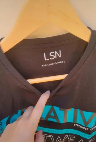 Camiseta LSN Negra y Azul