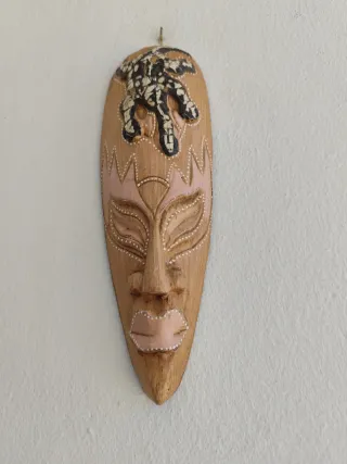 Máscara africana madera tallada mano