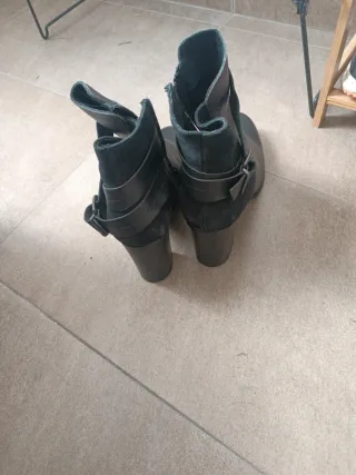 Botines negros de tacón