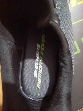 Skechers Memory Foam Talla 44 / 10.5 nuevas