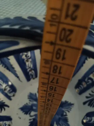 Frutero de cerámica azul y blanco