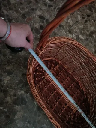 Cesta de mimbre con asa