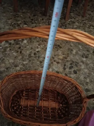 Cesta de mimbre con asa
