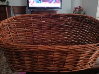 Cesta de mimbre con asa