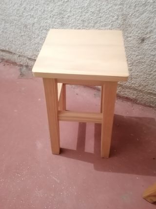 2 Taburetes de Madera Cuadrados