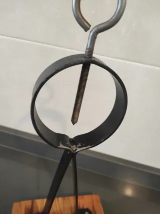 Jamonero de madera y metal