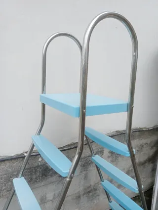 Escalera piscina metal y plástico