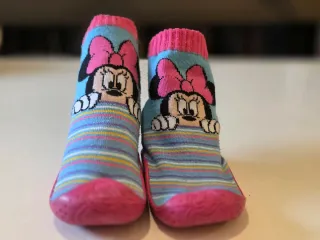 Botas de agua moradas niña y zapatillas minnie