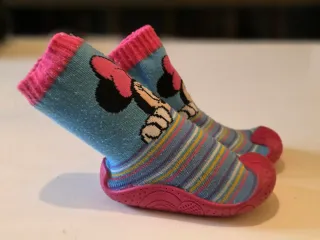 Botas de agua moradas niña y zapatillas minnie