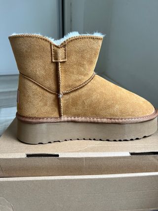 Botines UGG Marrones con Botón
