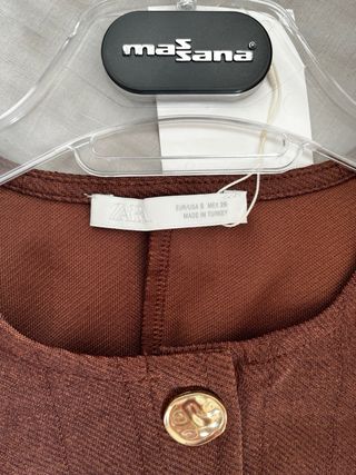 Chaleco sarga marrón botones dorados