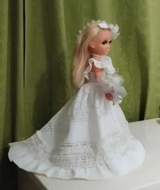 Muñeca Nancy Novia con Ramo y Diadema