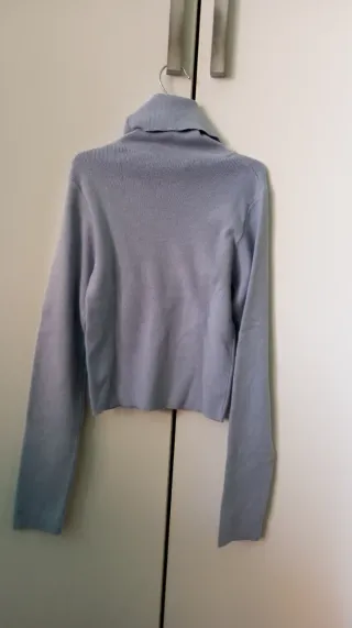 Jersey Stradivarius cuello alto azul grisáceo