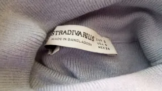 Jersey Stradivarius cuello alto azul grisáceo