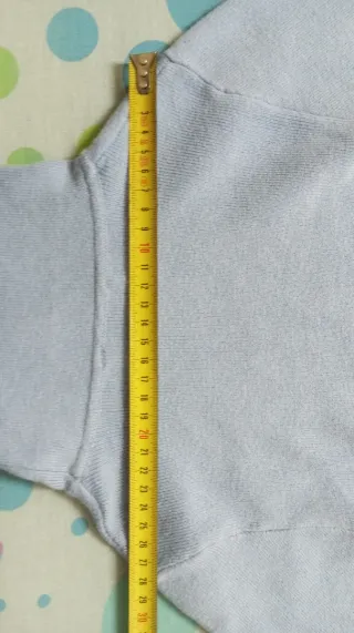 Jersey Stradivarius cuello alto azul grisáceo