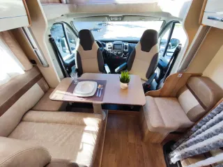 Autocaravana perfilada Giottiline 7m camas gemelas