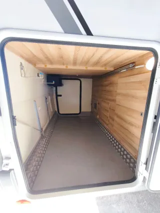 Autocaravana perfilada Giottiline 7m camas gemelas