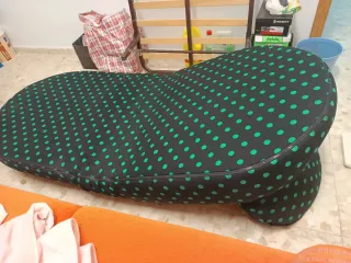 Sofá cama estampado lunares