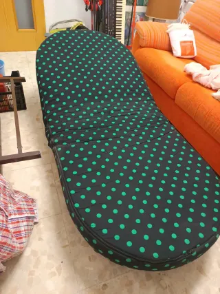 Sofá cama estampado lunares