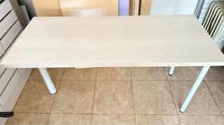 Mesa de madera con 3 patas+estante