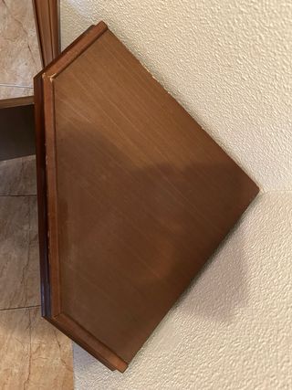 Recibidor de madera marrón