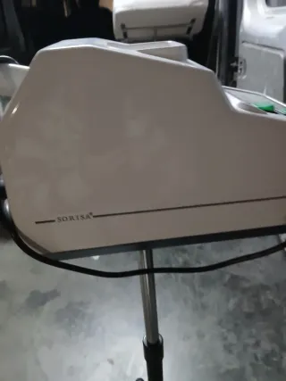 Aparatos de esteticien y camilla