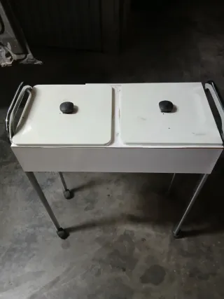 Aparatos de esteticien y camilla